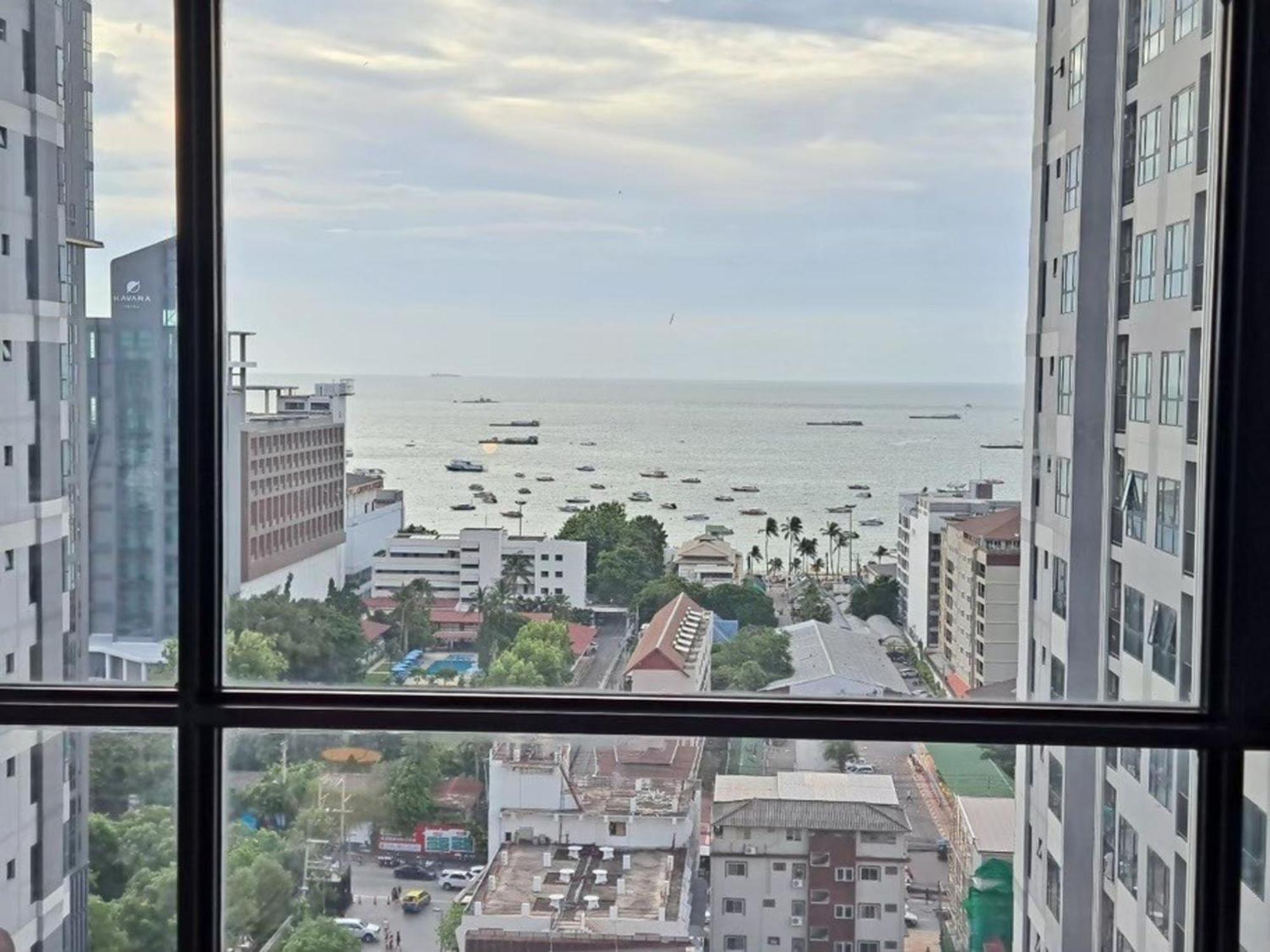 The Base Central Pattaya By Mickey Екстериор снимка