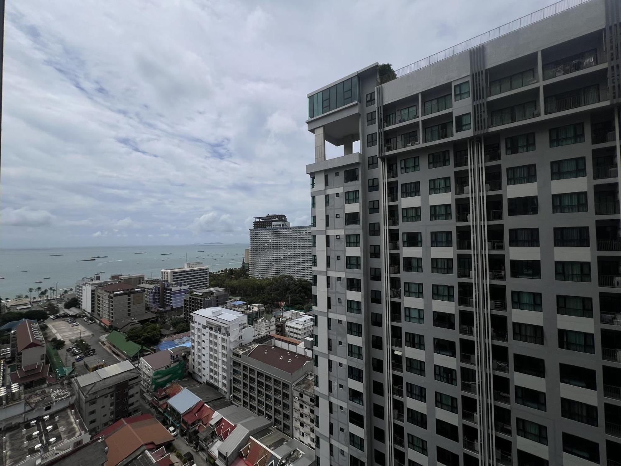 The Base Central Pattaya By Mickey Екстериор снимка