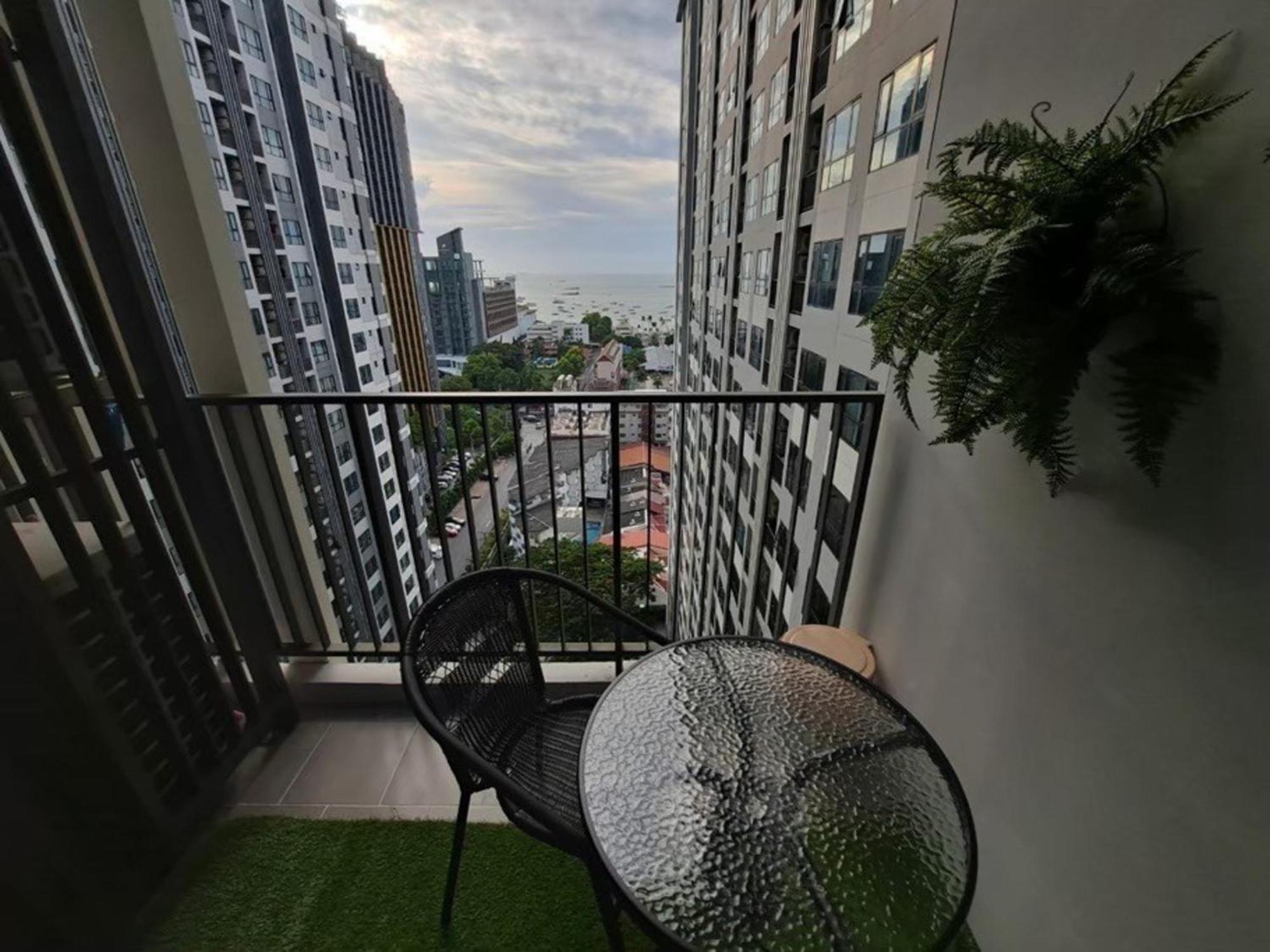 The Base Central Pattaya By Mickey Екстериор снимка