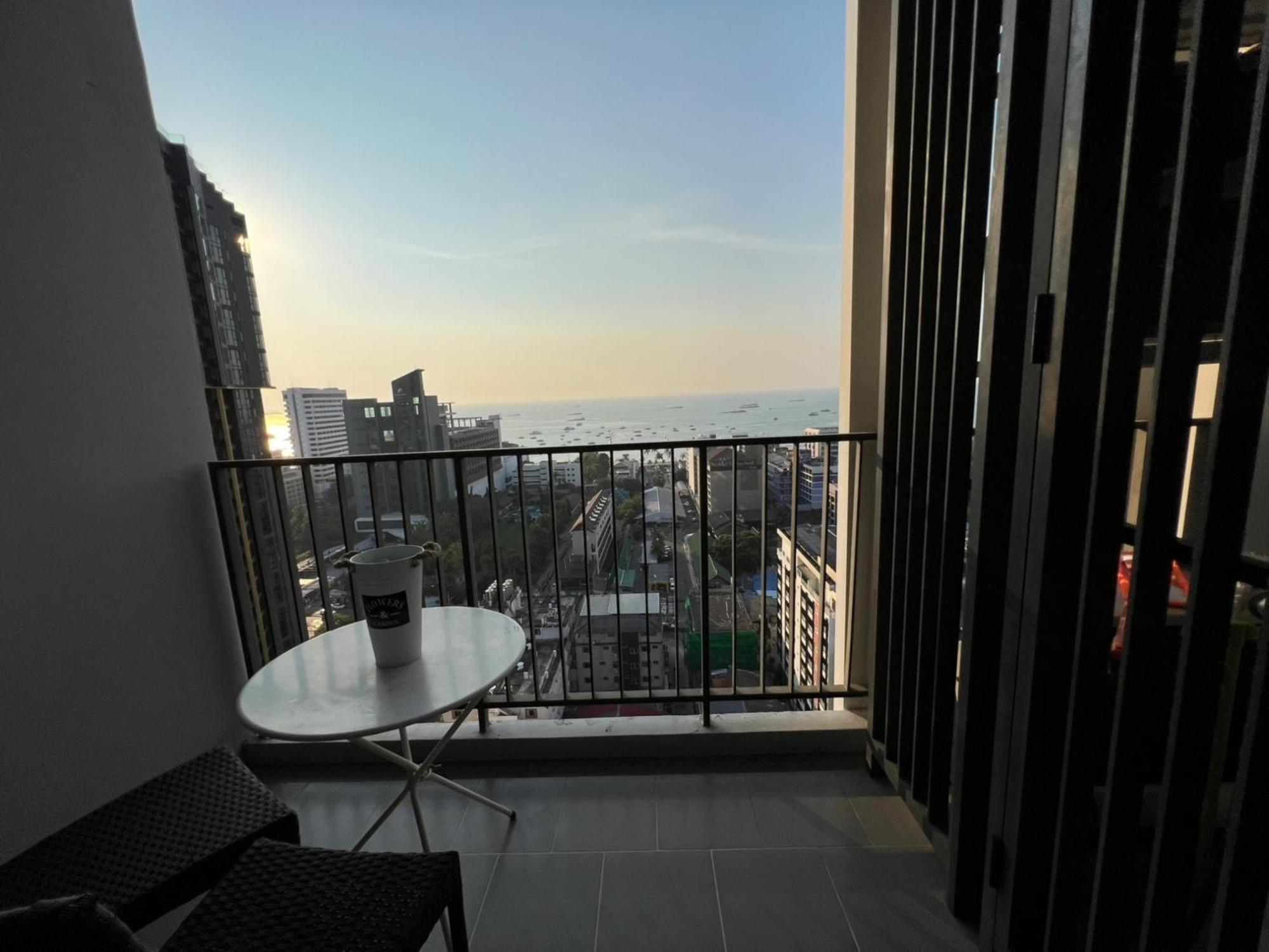 The Base Central Pattaya By Mickey Екстериор снимка