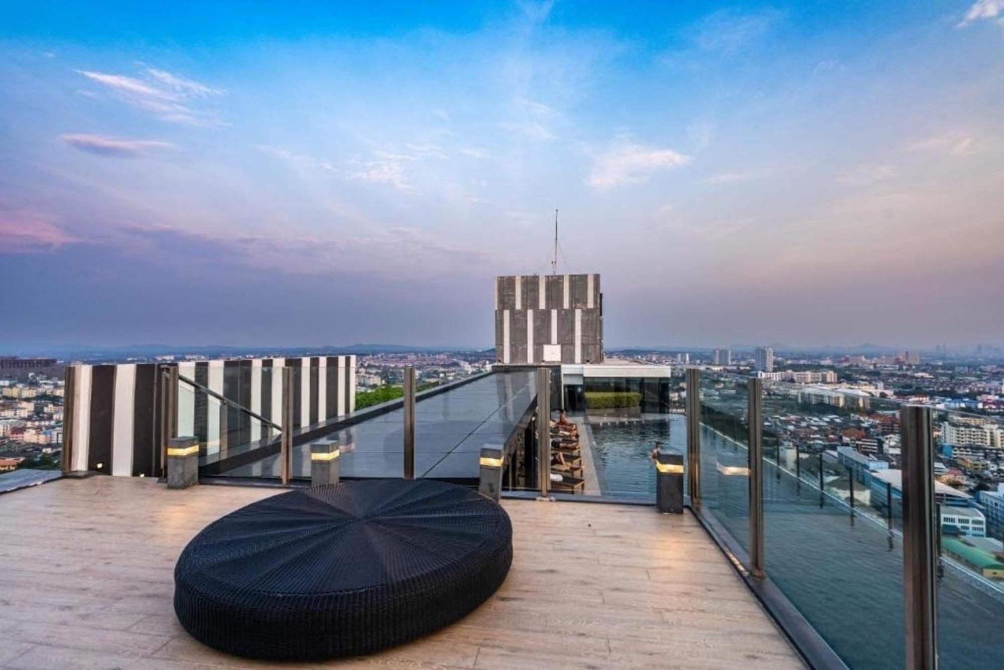 The Base Central Pattaya By Mickey Екстериор снимка
